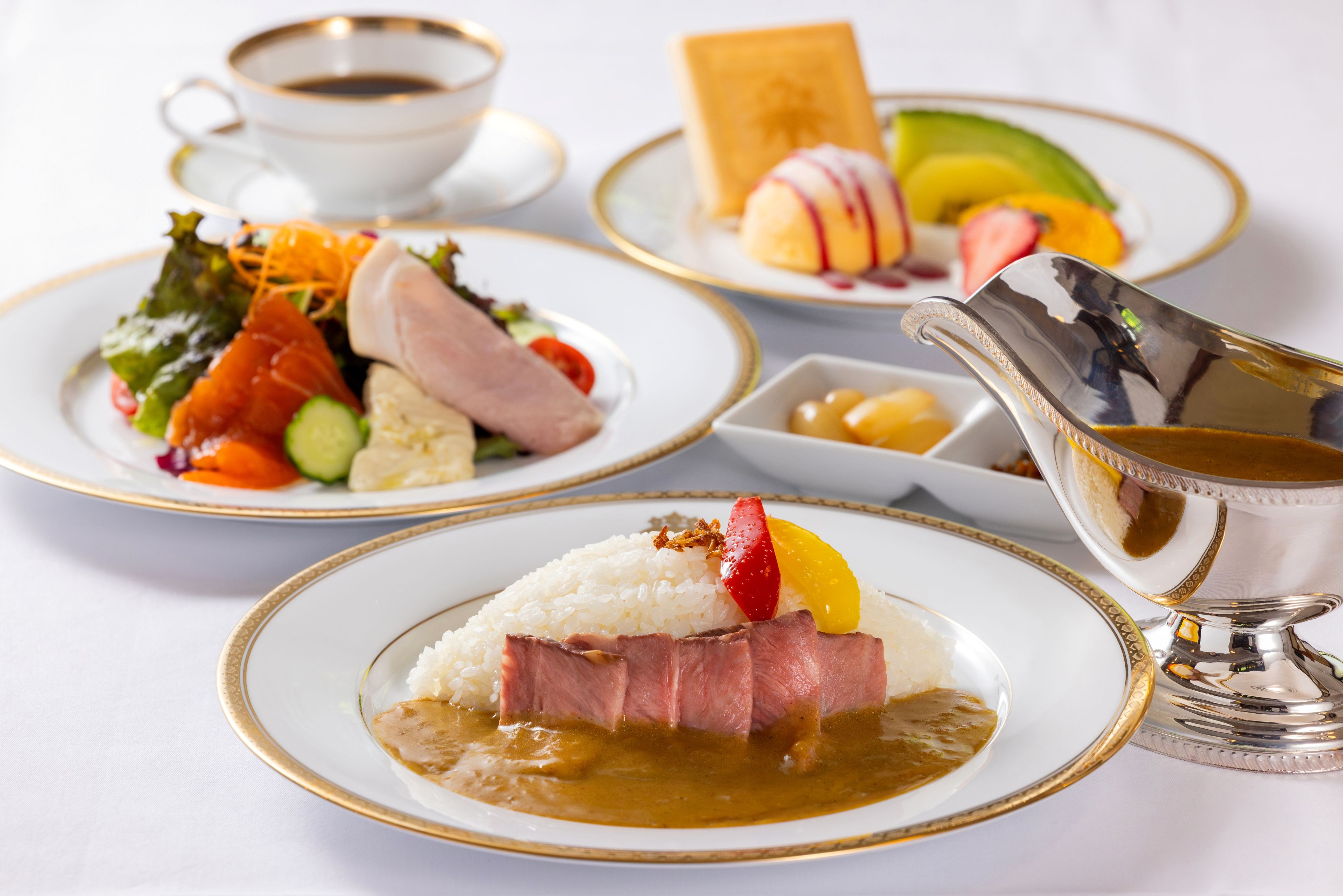 写真：百年ライスカレーランチ