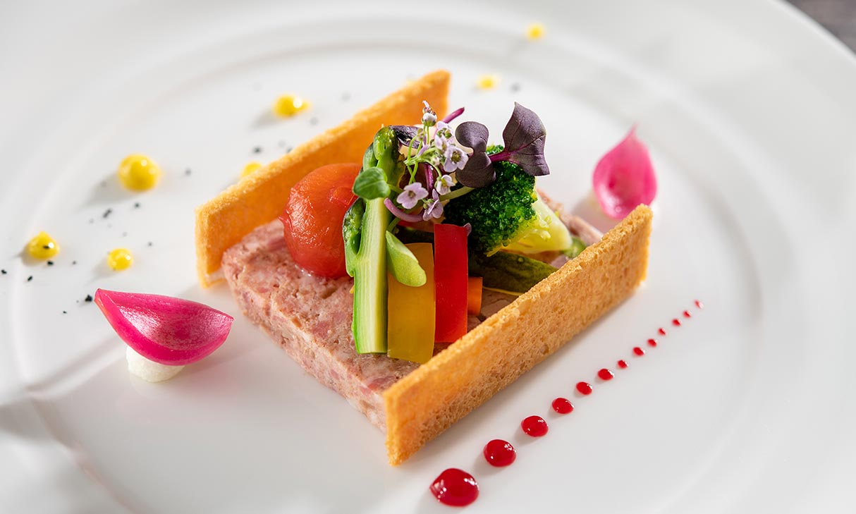 image : Traditional French cuisine at Kanaya Hotel