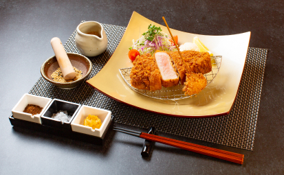写真：～ 「那須郡司豚」ロース肉のとんかつ ～