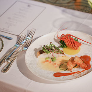 写真：金谷ホテル伝統のフランス料理